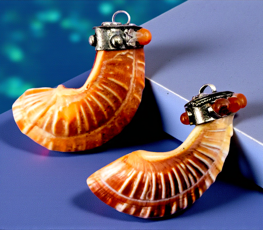 #3006 (Cameo Shell Curve Pendants 2 1/2" X 1/2")