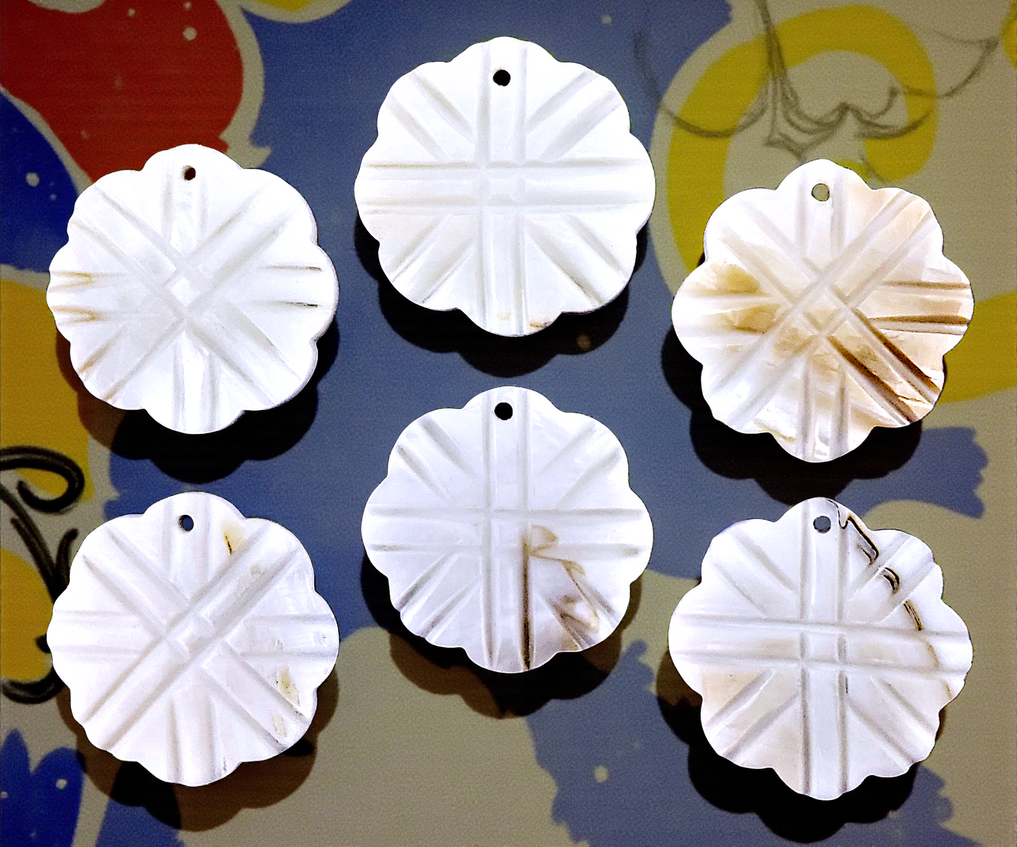 #3045 (Cardium Shell Flower Pendant 1 3/8")