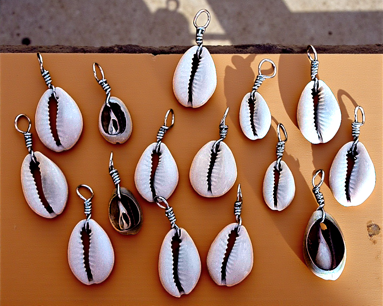 #9121 (Wire-Wrapped Half-Cut Ringtop Cowrie Pendant) (1/2 - 3/4")