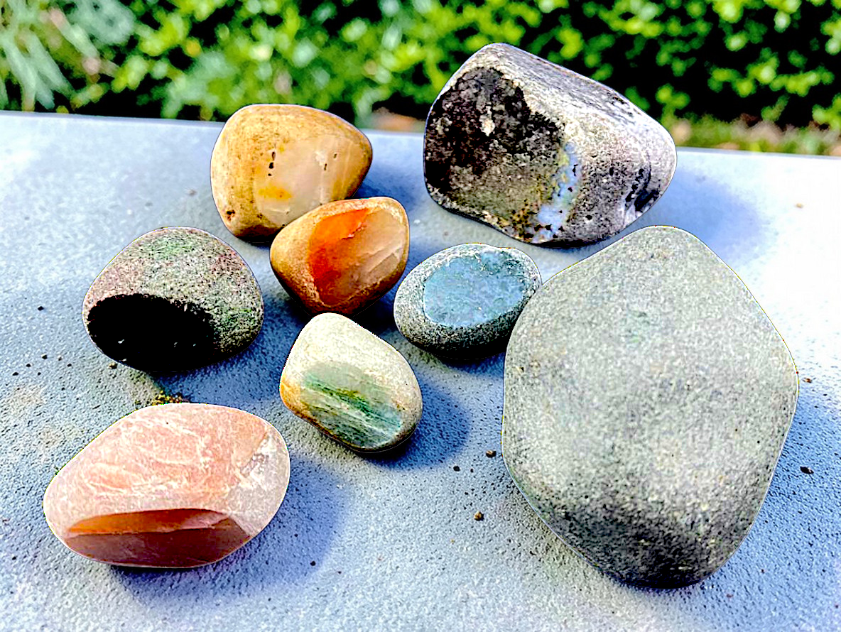 BD-18 Matte Finished Decorative Stones