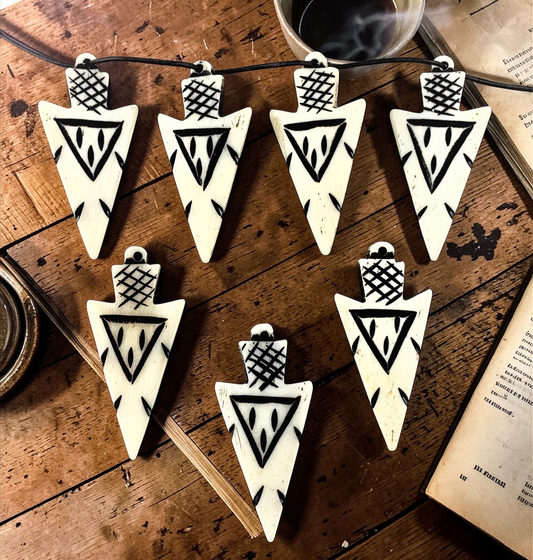 T-1414B Buffalo Bone Arrowhead beads 2"