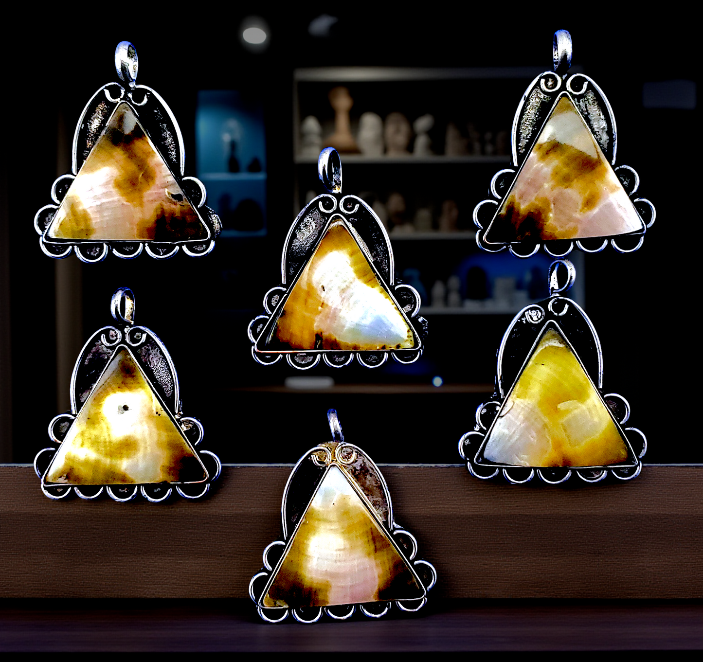 T-2612 Black-lip Seashell Pendant